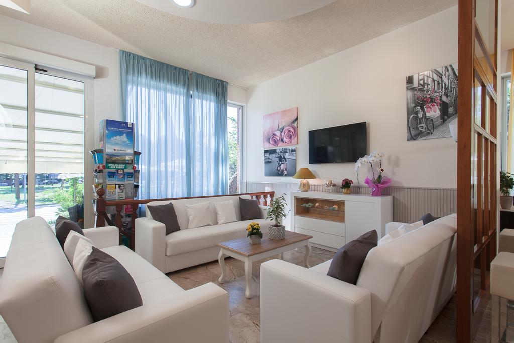 Hotel Olympic Милано Мартима Екстериор снимка