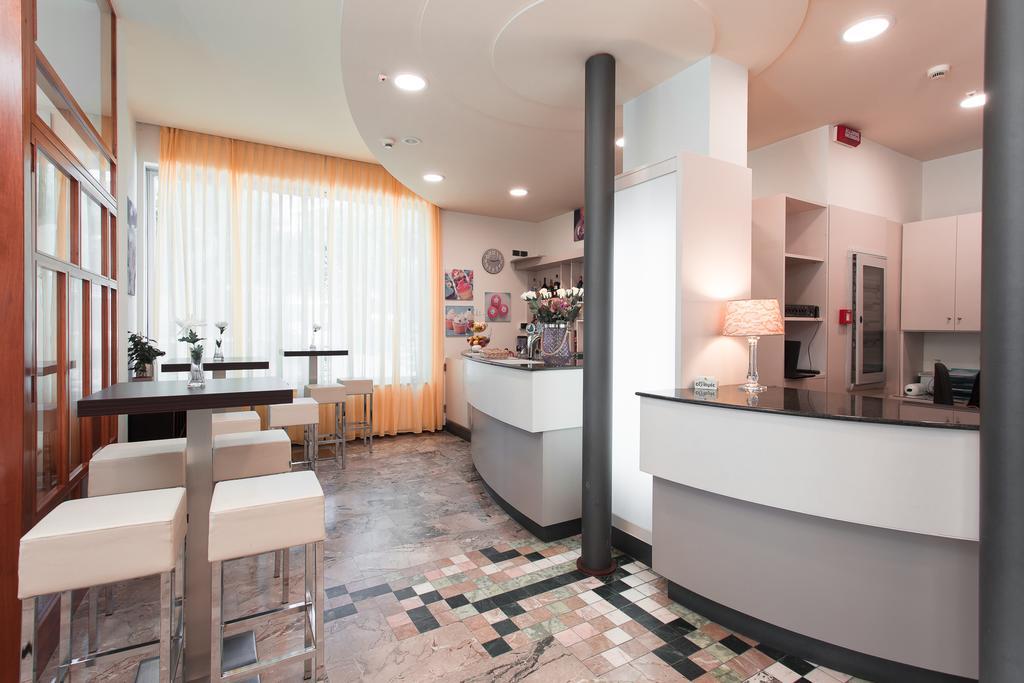 Hotel Olympic Милано Мартима Екстериор снимка